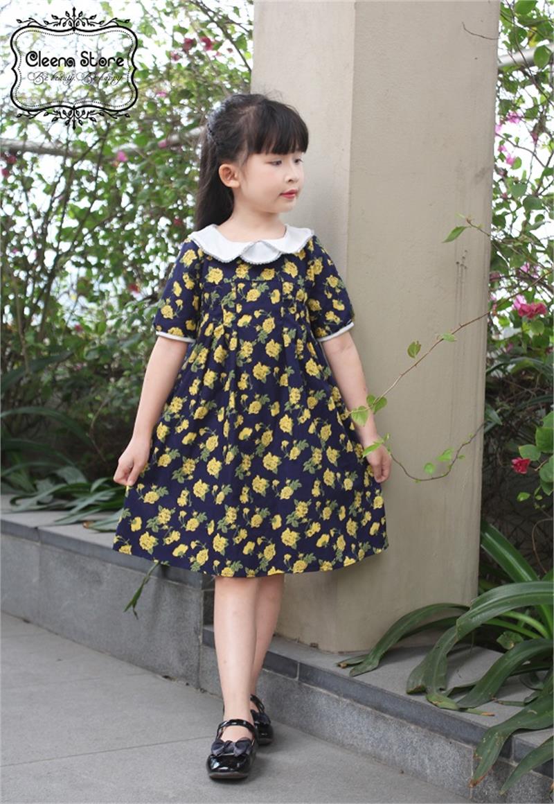 Váy A xếp ly cổ sen tròn viền ren bóng hoa vàng nền xanh than