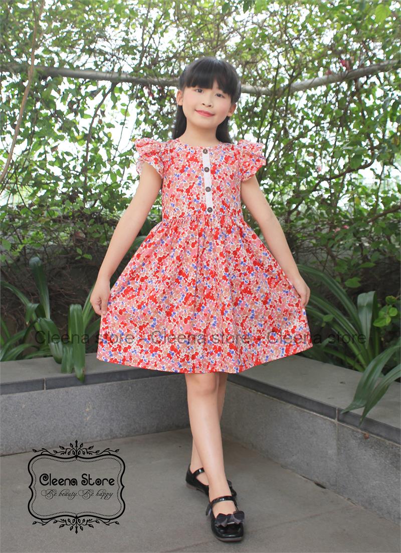 Đầm xòe nẹp trắng đính cúc tay cánh tiên hoa nhí hồng đỏ