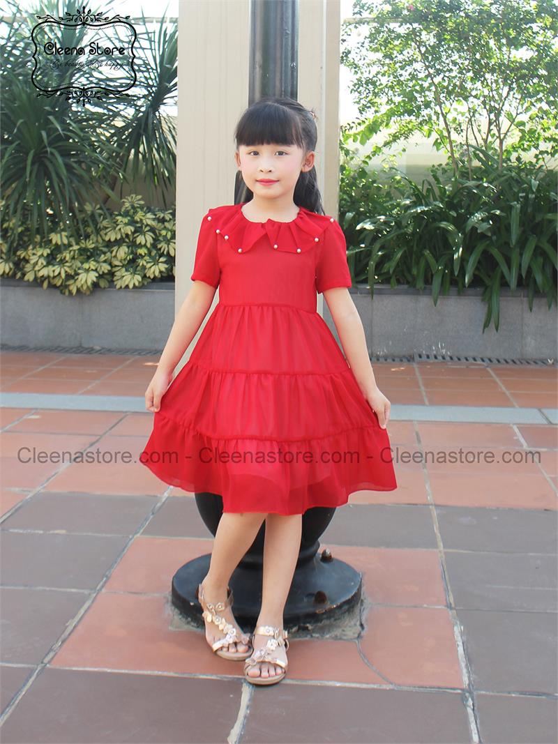 Đầm đỏ trơn cổ xếp lớp đính hạt trai