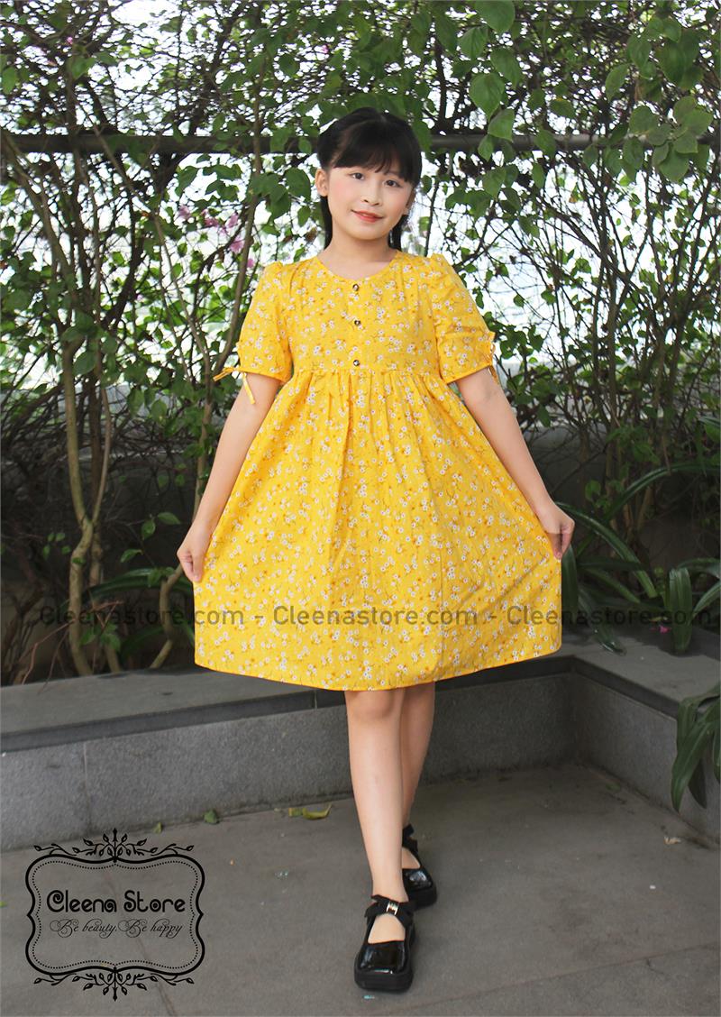 Đầm xòe hạ eo cao cổ tim hoa nhí nền vàng