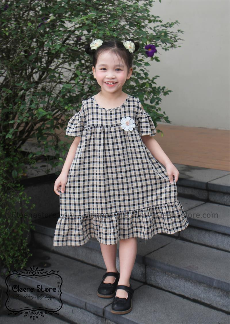Đầm kẻ đen nâu hở vai
