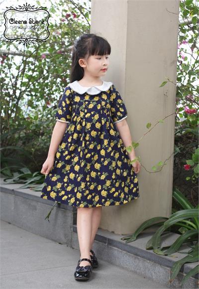 Váy A xếp ly cổ sen tròn viền ren bóng hoa vàng nền xanh than