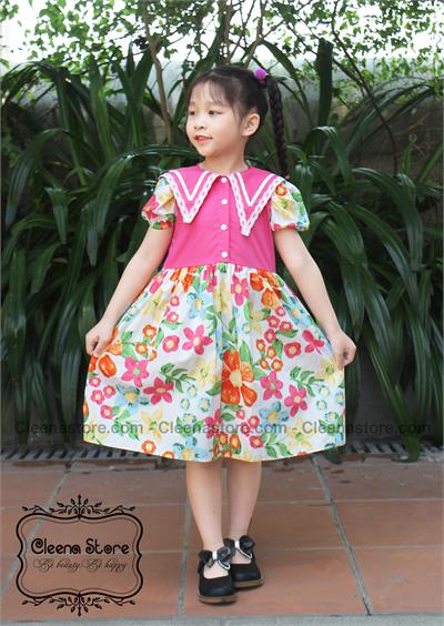 Đầm xòe mở cúc, cổ nhọn viền ren phối tùng vải hoa màu hồng