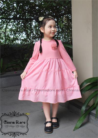 Đầm len tăm hồng phối tùng chiffon