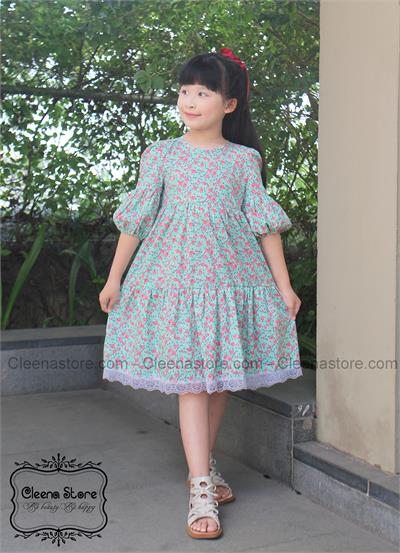 Đầm xòe tay lửng phồng 2 tầng chân tùng viền ren hoa nhí hồng nền xanh