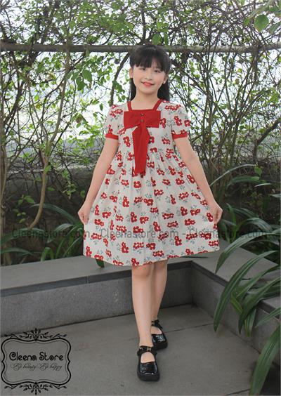 Đầm xòe cổ vuông đính nơ ngực hoa đỏ