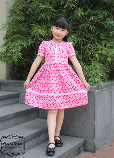 Đầm xòe tay cộc phối ren dọc ngực và ngang tùng họa tiết trái tim nền hồng