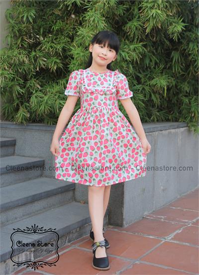 Đầm xòe tay cộc cổ viền ren vuông họa tiết dâu tây